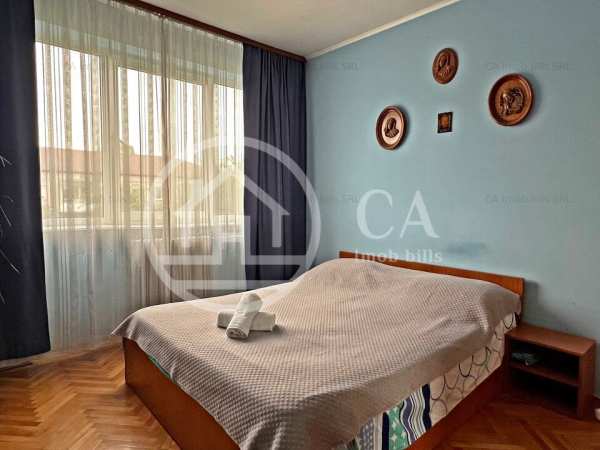 Apartament cu 3 camere de vanzare in zona Rogerius Oradea