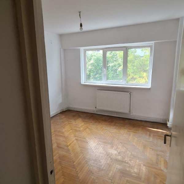 Apartament 3 camere de vânzare în  Micro 3