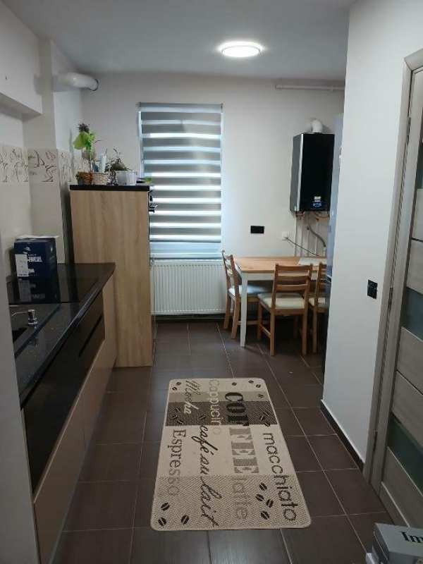 Închiriez apartament 3 camere