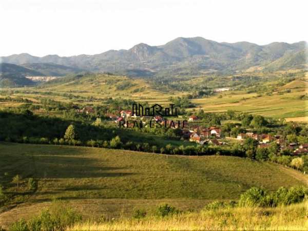 1,8 ha teren cu priveliste langa deva in barsau.