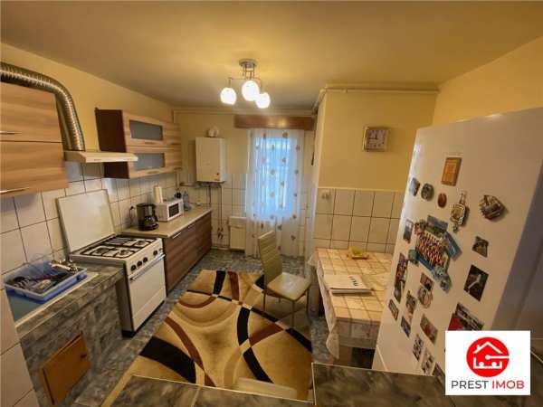 Apartament 3 camere de vanzare in cristesti