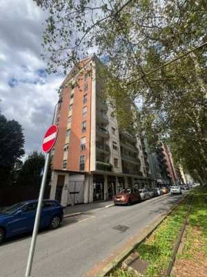 Box/posto auto in residenziale in Viale Zara 3