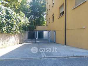 Box/posto auto in residenziale in Via Francesco Zanardi 395