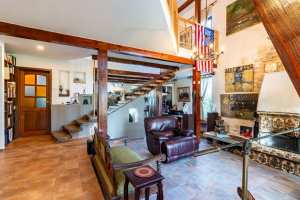 Vila de vanzare | 5 camere | 3 bai | Semineu | Curte generoasa| Garaj