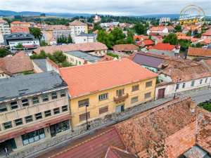 Edificiu istoric:1.600 mp, Central, potential: birouri,hotel boutique,restaurant