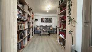 Casa 8 camere de vanzare in Floresti