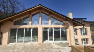 Casa de vanzare 405 mp utili 2 garaje 250 mp terase Slimnic Sibiu