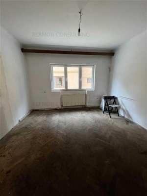 Apartament 4 camere, 77 mp, la parter, intr-o vila interbelica !
