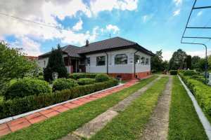 Oportunitate - Casă boierească de poveste- 7000 mp teren, deschidere