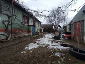 Casa cu doua camere, curte 353 mp, Satu Nou, Halchiu.