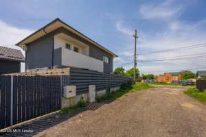 Casa moderna 3 dormitoare,140m2,living generos, loc piscina-Balotesti