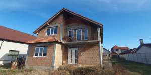 Casa la rosu de vanzare in Horia - 10 km de Arad