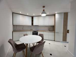 Inchiriere apartament 3 camere modern mobilat cu spatiu verde