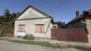 De vanzare Casa 4 camere cu Teren 615 mp - Str. Marasesti Nr.62 - Carei