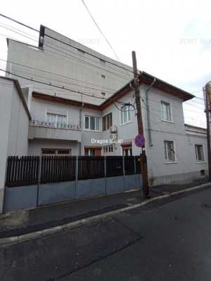 Marriott, casa P 1, 5 camere, 3 bai, 210mp, teren 192mp, curte proprie