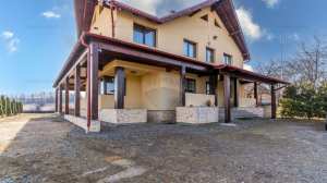 EXCLUSIV! Vila cu 7 camere, teren 7535mp, Risca, Comision 0%