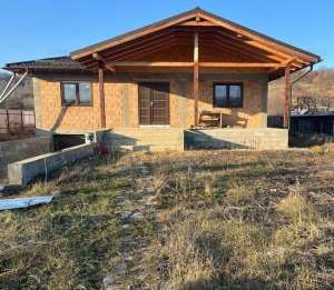 CASA DEMISOL+ PARTER SI TEREN DE VANZARE BOGDANESTI - BACAU