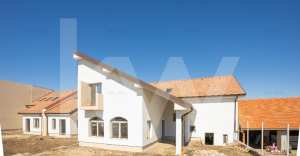 Casa rezidentiala generoasa cu 5 camere, 3 bai, parcare, Sura Mica - Sibiu