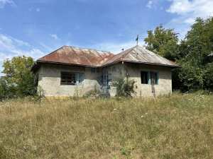 Casa cu 3 camere de vanzare si teren de 72 ari