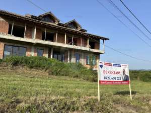 Vila cu 9 camere de vanzare