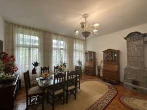Vand Apartament la casa - 3 camere - garaj - curte - Ultracentral