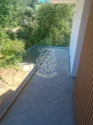 2 Case in Duplex 4 camere 125 mp-curte-terasa 37 mp -garaj-Tauti