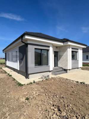 Casa Finisata intre Odoreu si Martinesti