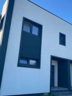 Închiriez casă tip duplex