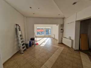 Proprietar Vand Casa de locuit cu spatiu comercial si curte zona Maica Domnului