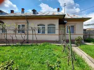 Proprietar vând casă curte