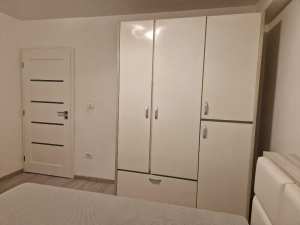 Proprietar vand apartament parter centru Giroc sat