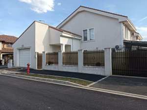 Proprietar vand 1/2 duplex despartit de garaj