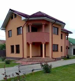 Vila moderna cu teren agricol de vanzare
