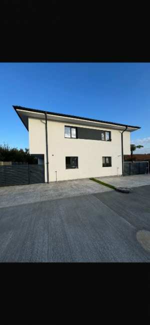 Proprietar, vand jumatate duplex in vatra veche, in Sanandrei