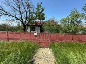 Casa bătrânească de vânzare