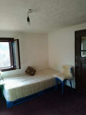 Casa batraneasca,2 camere,retrasa
