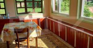 Casă la munte, 5 camere, 4800 mp teren, zona ocolis