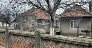 Casă cu anexă 7 camere (teiuș), 1 bucutarie, 1 baie, 1 li
