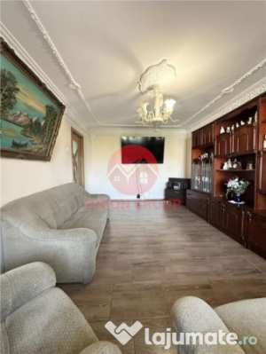 Apartament 3 camere decomandat, etaj intermediar, zona km 4-