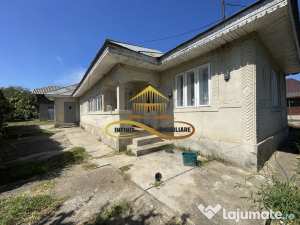 Casa de vanzare in bacau valea seaca teren generos și anexe