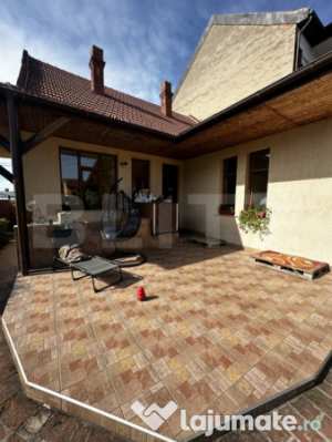 Casa de vanzare 4 camere, 120 mp, zona piata mare