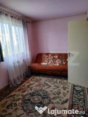 Apartament cu 3 camere, semidecomandat, 55 mp, zona micro 15
