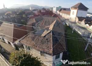 Casă cu 4 camere, situată în centrul orașului