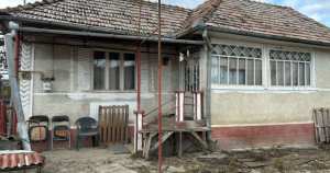 Casa 70mp+4 anexe+teren 1400mp(14 ari) intravilan,zona lechi