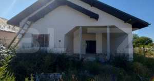 Casa la gri, 500 mp curte, 157 mp construiti, zona cernele