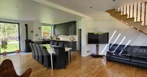 Proprietate de vanzare, cu 5 camere, 202 mp, statiunea de sc