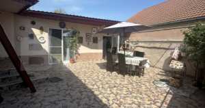 Casa de vanzare cu 3 camere, 120mp, zona semicentrala.
