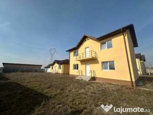 Casă nouă, complet finisată, teren 1000 mp– gata de mutat!