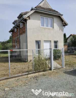 Casă de vanzare, 37 mp utili/nivel, teren 500 mp, zona berc