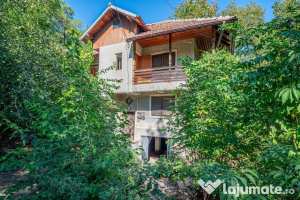 Casă d+p+e cu teren 1023 mp, slănic prahova